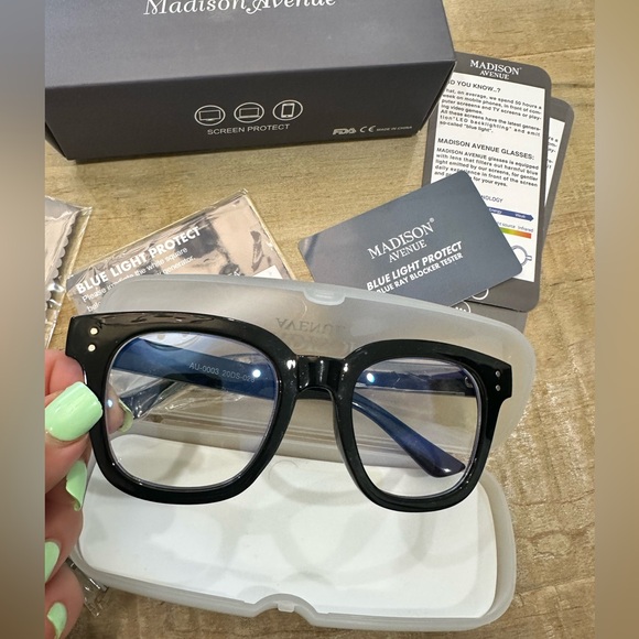 Madison Avenue blue light blocking glasses oversized Uv protection computer - Picture 6 of 16